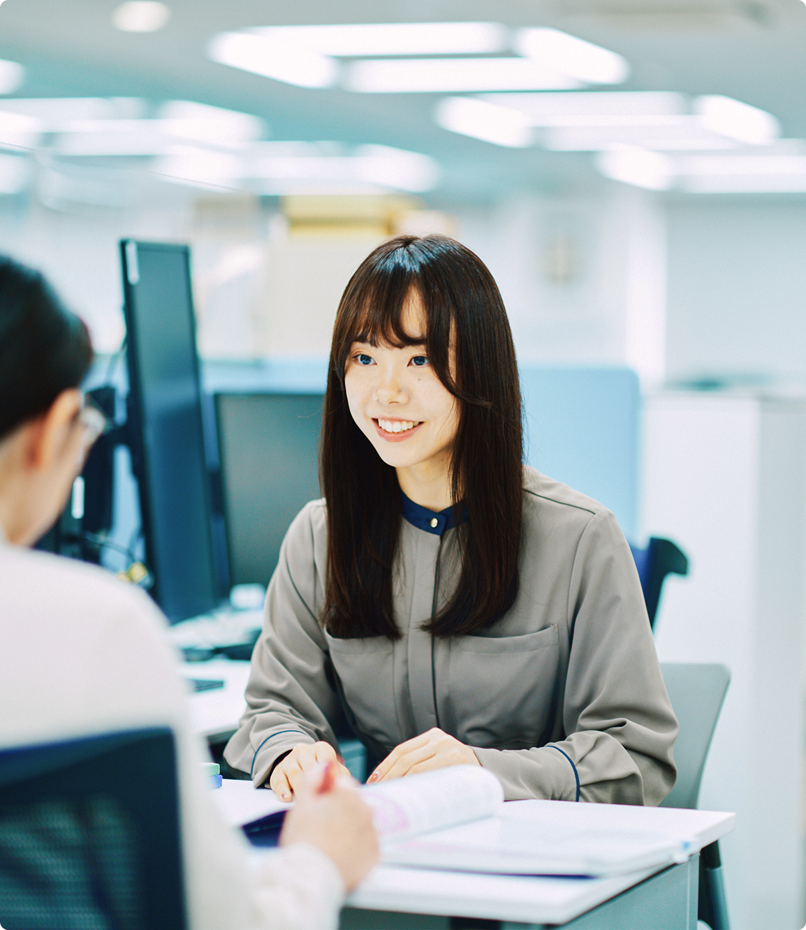働く社員の画像